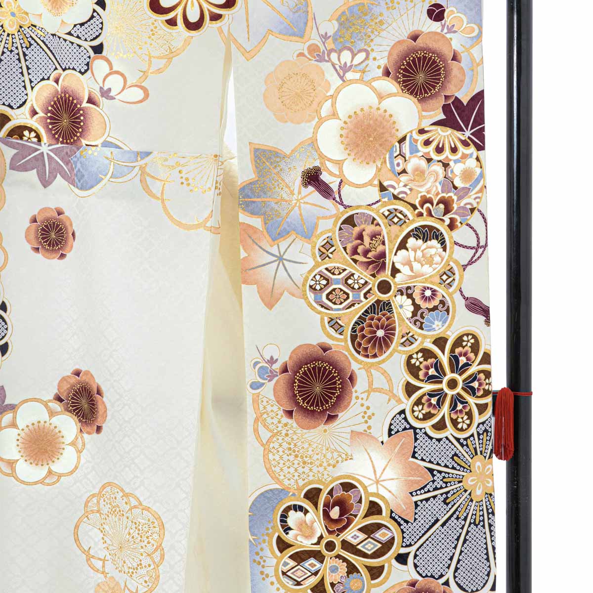 オフホワイト 梅に楓と手毬（【振袖・袋帯・長襦袢のセット商品