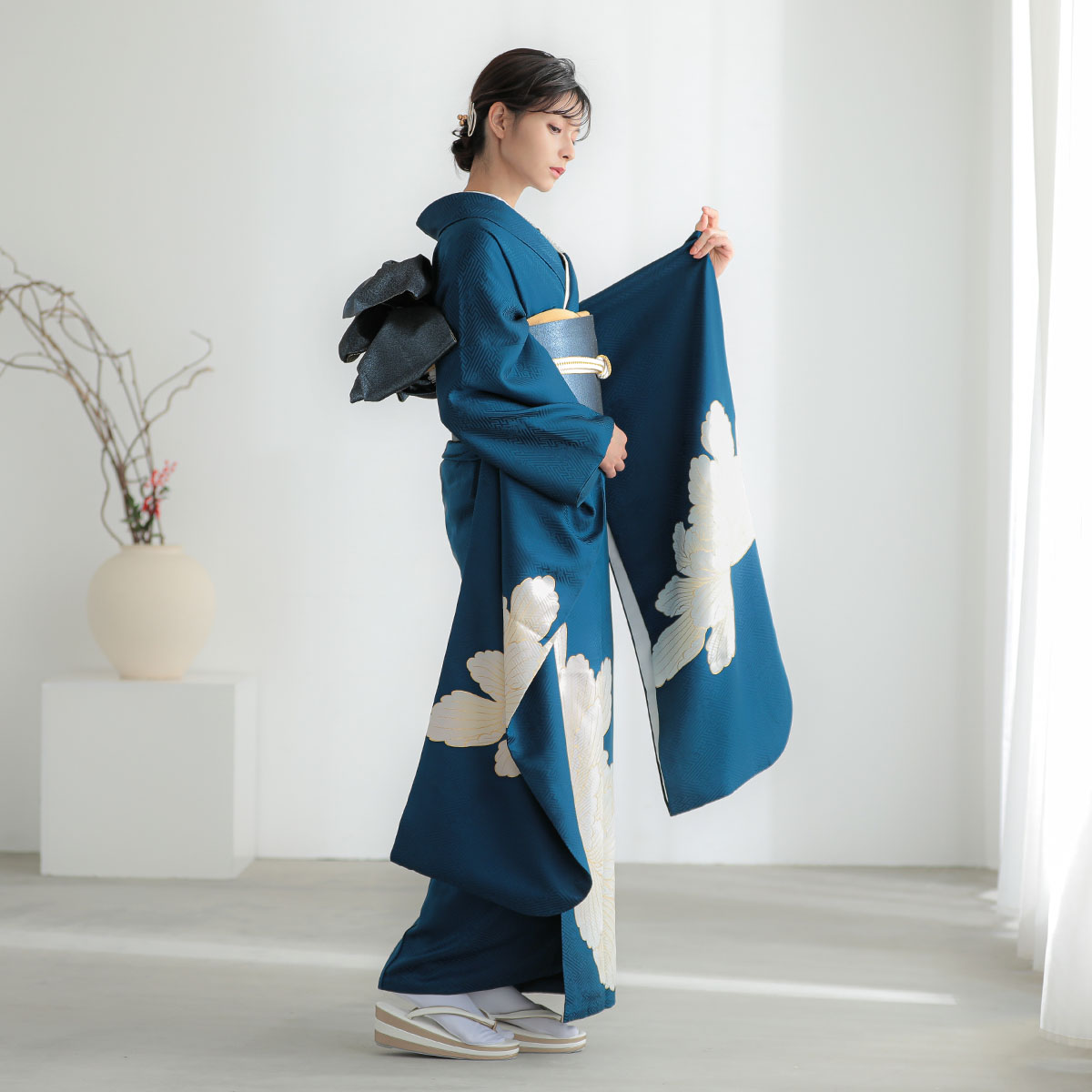 紺地の大輪牡丹のシックな振袖フルセット