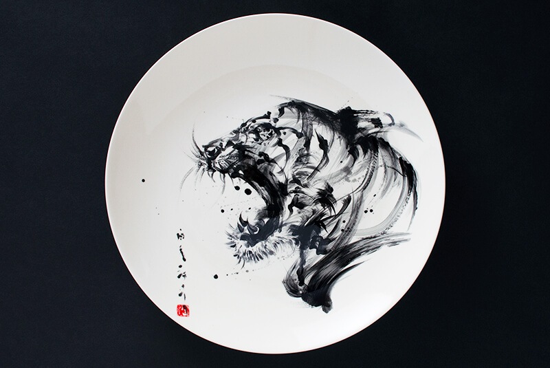 大陶墨皿「虎」 | 墨絵・陶墨画アーティスト 西元祐貴 Yu-ki Nishimoto