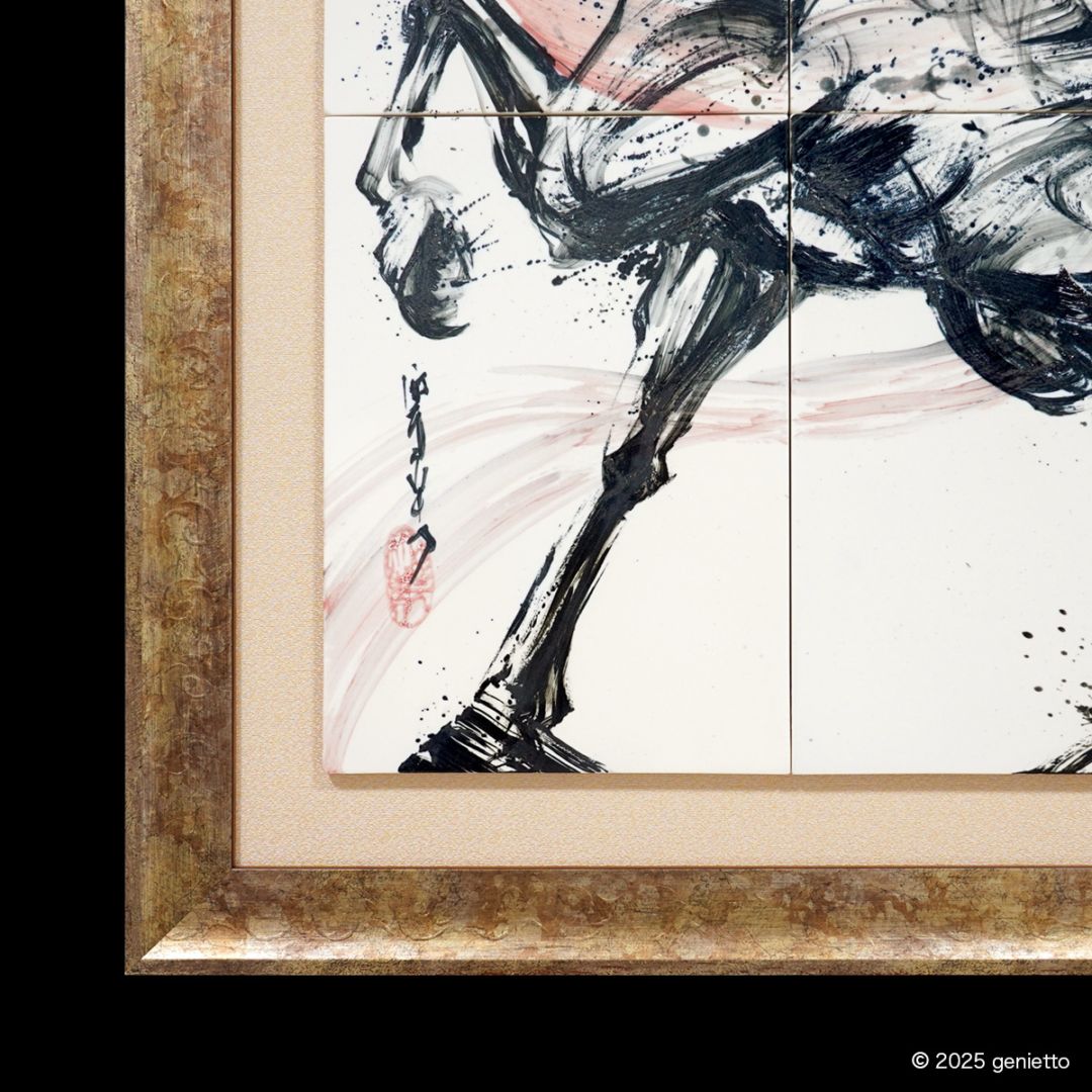 額装サービスについて
作品の魅力を引き立てる専用額に入れて