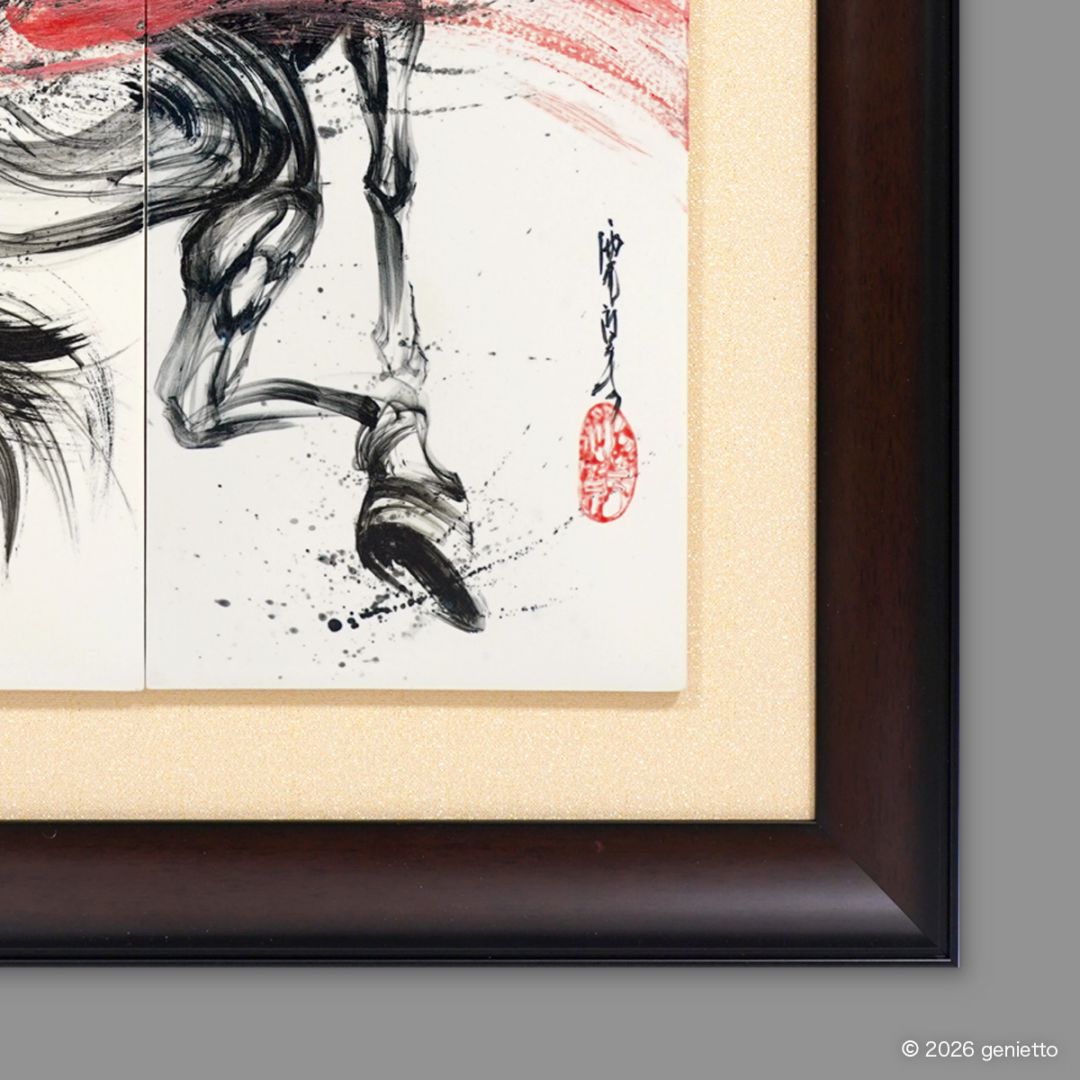 額装サービスについて
作品の魅力を引き立てる専用額に入れて