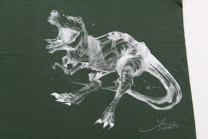 Tシャツ T.rex（モスグリーン） | 墨絵・陶墨画アーティスト 西元祐貴
