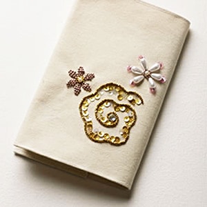 ビーズキット 『ビーズ・デコ刺しゅうキット 花柄のブックカバー BDK-5