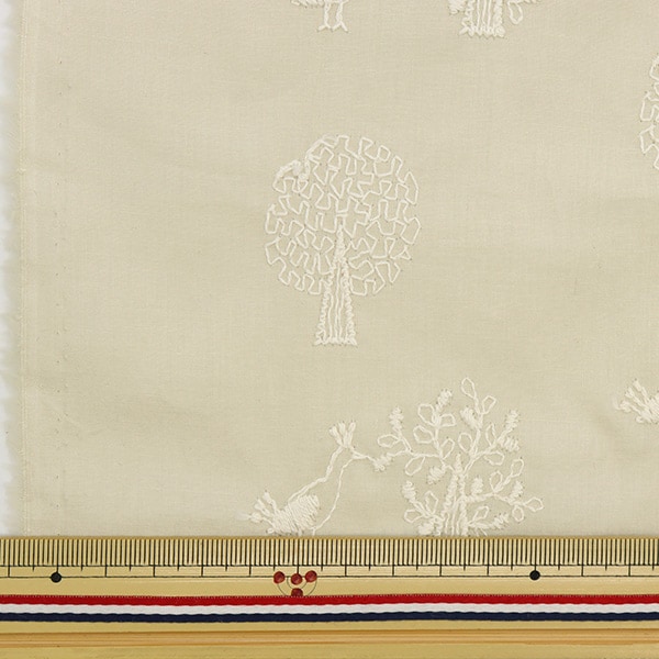 カット生地ベージュ刺繍 数量5から】 生地 『60ローン 森柄刺繍 ベージュ 155-1642-A2』 服地