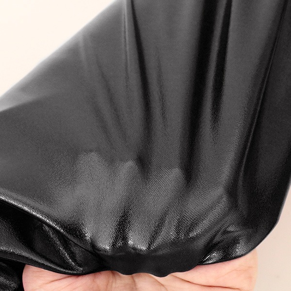 生地＊ストレッチ・黒×黒 PU入りポリエステル スムースニット 黒・無地 ストレッチ 厚み約0.8mm 生地幅155cm 日本製 布 生地 布地 服地 ニット生地 ジャージー  スムース ニット 通販 10cm単位 | 大阪船場 布生地問屋通販 ひかり屋