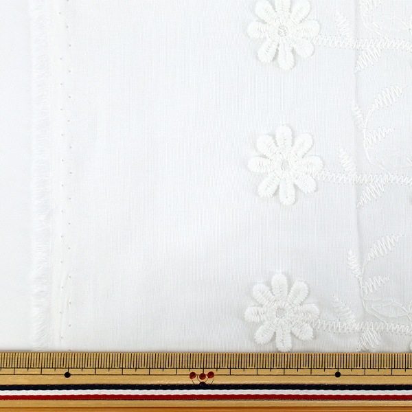 生地 『トレンドファブリック 立体刺繍レースフラワー カットクロス 約