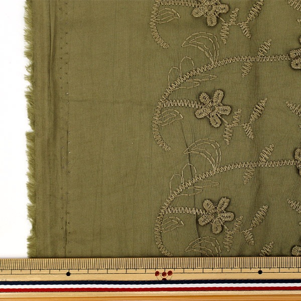 生地 『トレンドファブリック 立体刺繍レースフラワー カットクロス 約