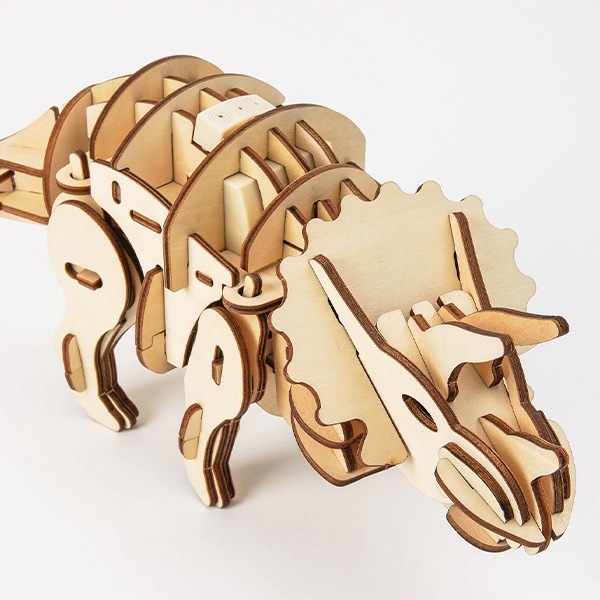 工房ばぶ☆タマゴンサウルス　木製パズル 工作キット 『大型ウッドパズル 電池で動くトリケラトプス D400