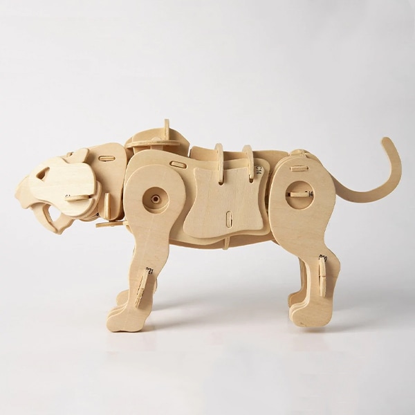 工作キット 『大型ウッドパズル 電池で動くサーベルタイガー A410