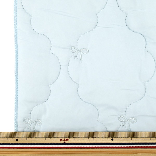 生地 『カジュアルキルト リボン 小 カットクロス 約65×80cm ライト