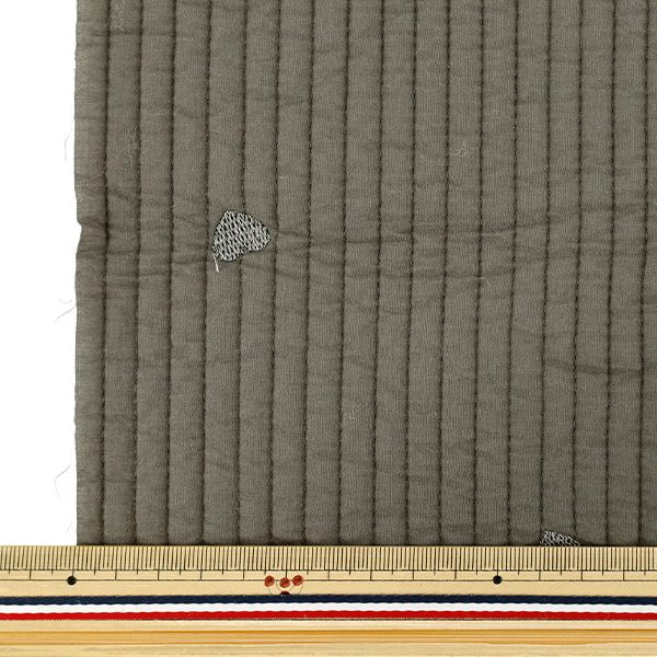 生地 『刺繍入りイブルキルト ハート 約65×70cm チャコールグレー