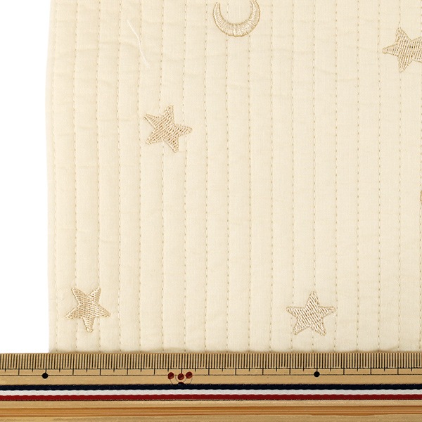 生地 『刺繍入りイブルキルト 月と星 約65×70cm アイボリー
