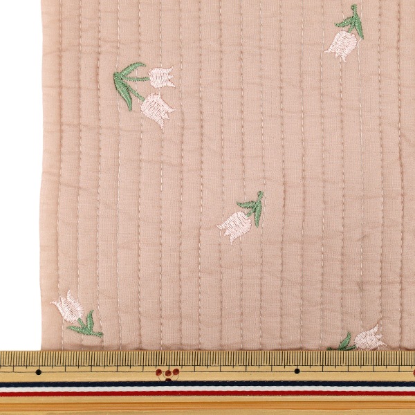 生地 『刺繍入りイブルキルト お花 約65×70cm ピンク』 カットクロス