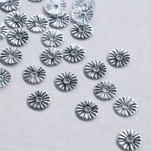 スパンコール 『スパンコール ソレイユ 4mm 約140枚入り