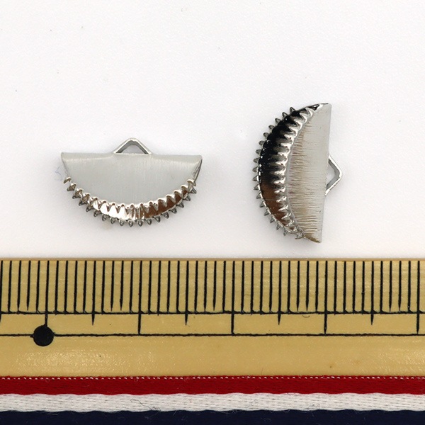 手芸金具 『リボン留め金具 半円 ヘアライン仕上げ 15×9mm シルバー 2