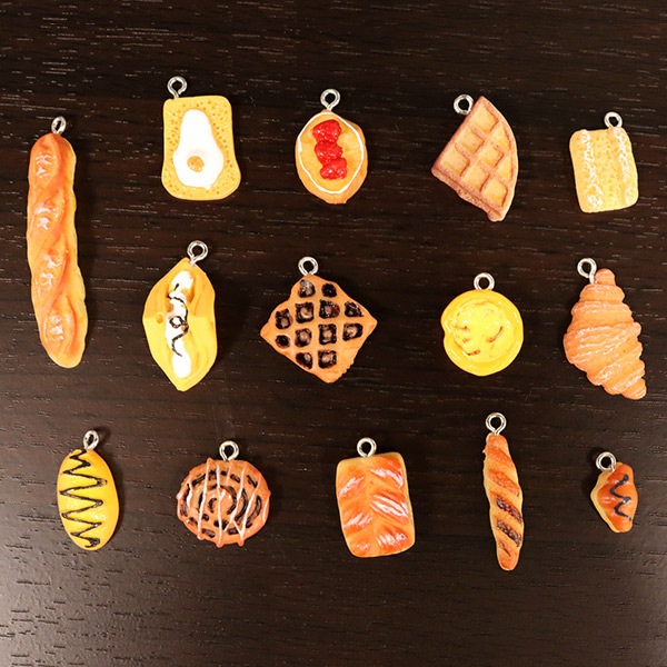 チャーム 『ミニチュアパンチャーム 目玉焼きトースト 2個入 10-3071