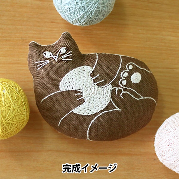 刺しゅうキット 『フェルトと刺繍でつくる猫のブローチ ハチワレ