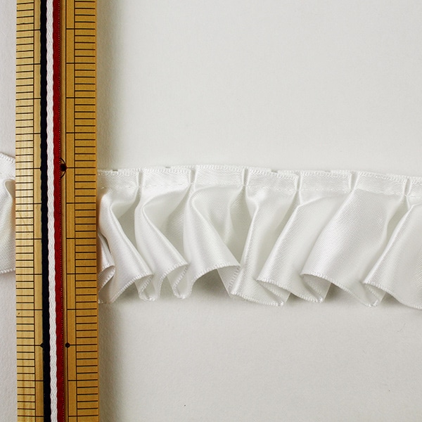 リボン 『フリルリボン 5m×38mm 一反売り オフシロ』 ソーイング