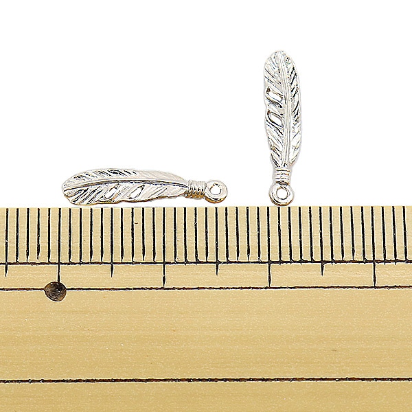 手芸金具 『チャーム 羽根 シルバー 2個入り No.311』 ビーズ,ビーズ