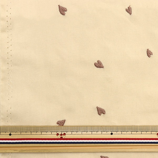 カット生地ベージュ刺繍 55ec0d177e360c180c9d9854d85416