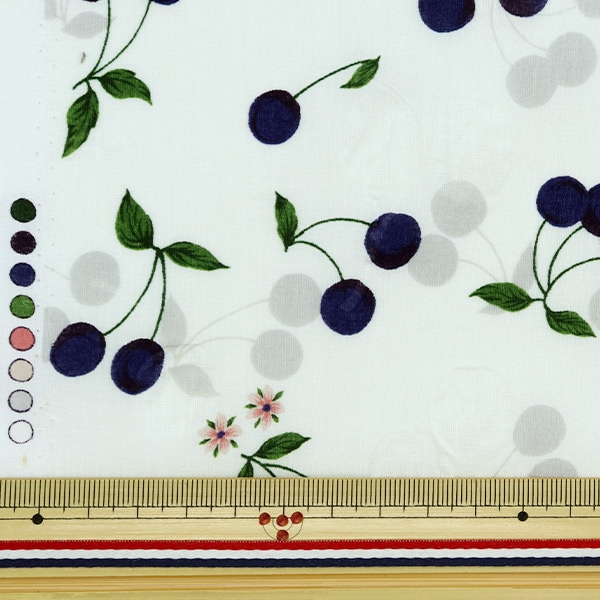 数量5から】 生地 『80ローン塩縮 チェリー柄 ネイビー 654B』 KOKKA