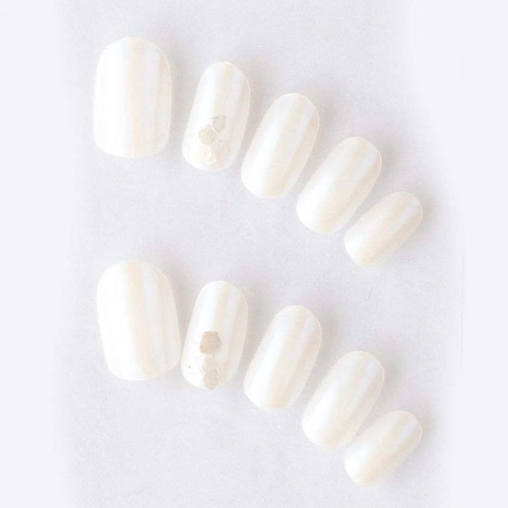 パールベースのイノセンスネイル。ちょこっとシェル（K01004-R-WHC）