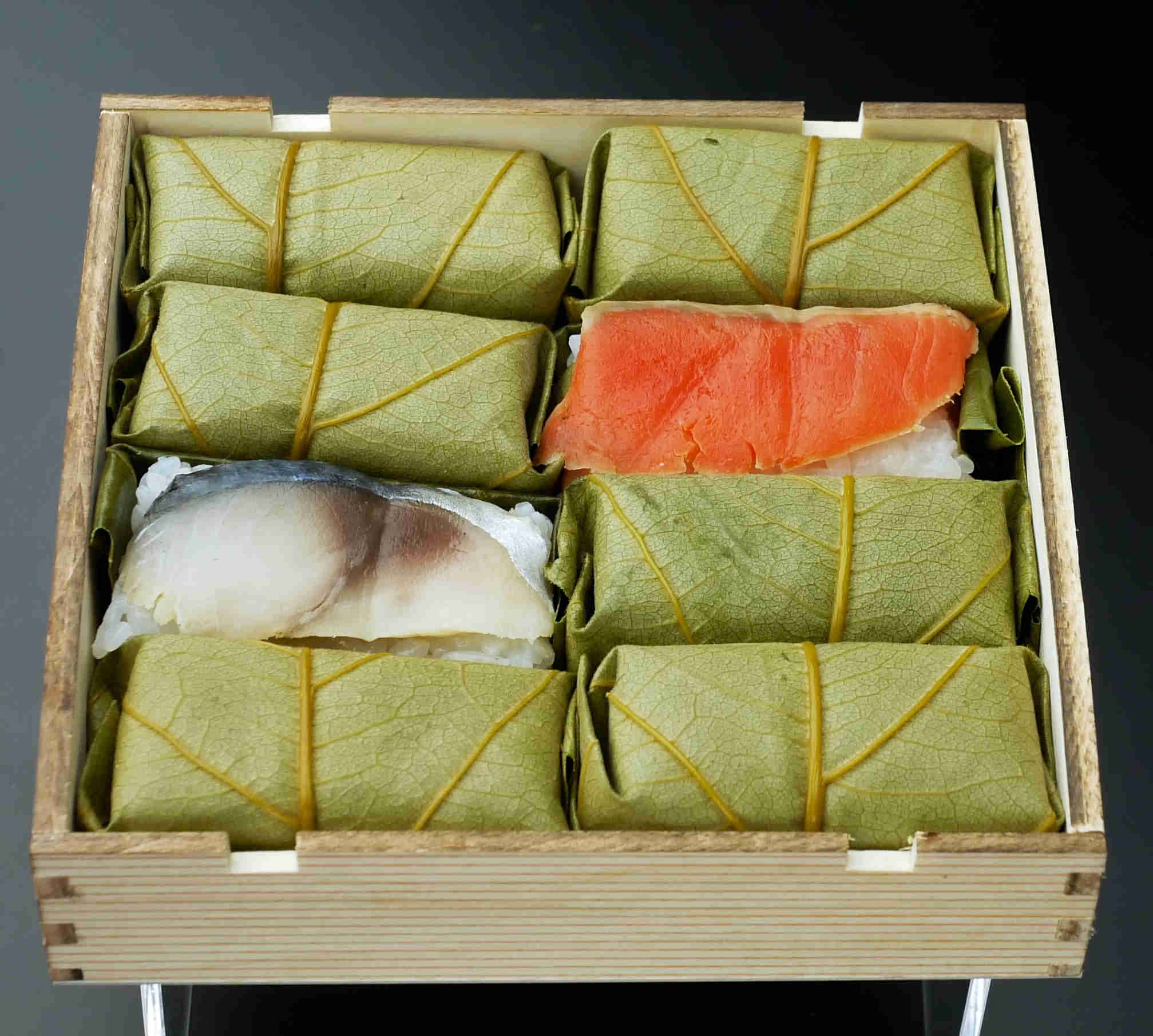 柿の葉ずし 鯖・鮭 8入 【平宗】（のし対応可） | 柿の葉ずし総本家平