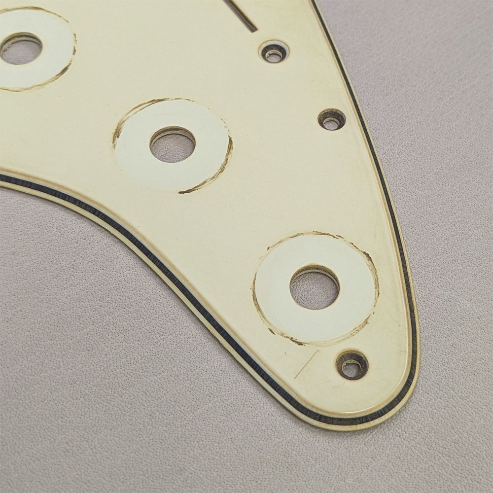 【YJB PARTS】 ST 60's ストラト用ピックガード レリックミントアイボリー3P インチ 【メール便送料無料】