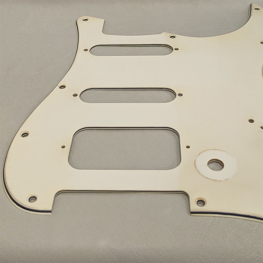 【YJB PARTS】 Fat-ST(SSH) ストラト用ピックガード レリックエイジドホワイト3P インチ 【メール便送料無料】