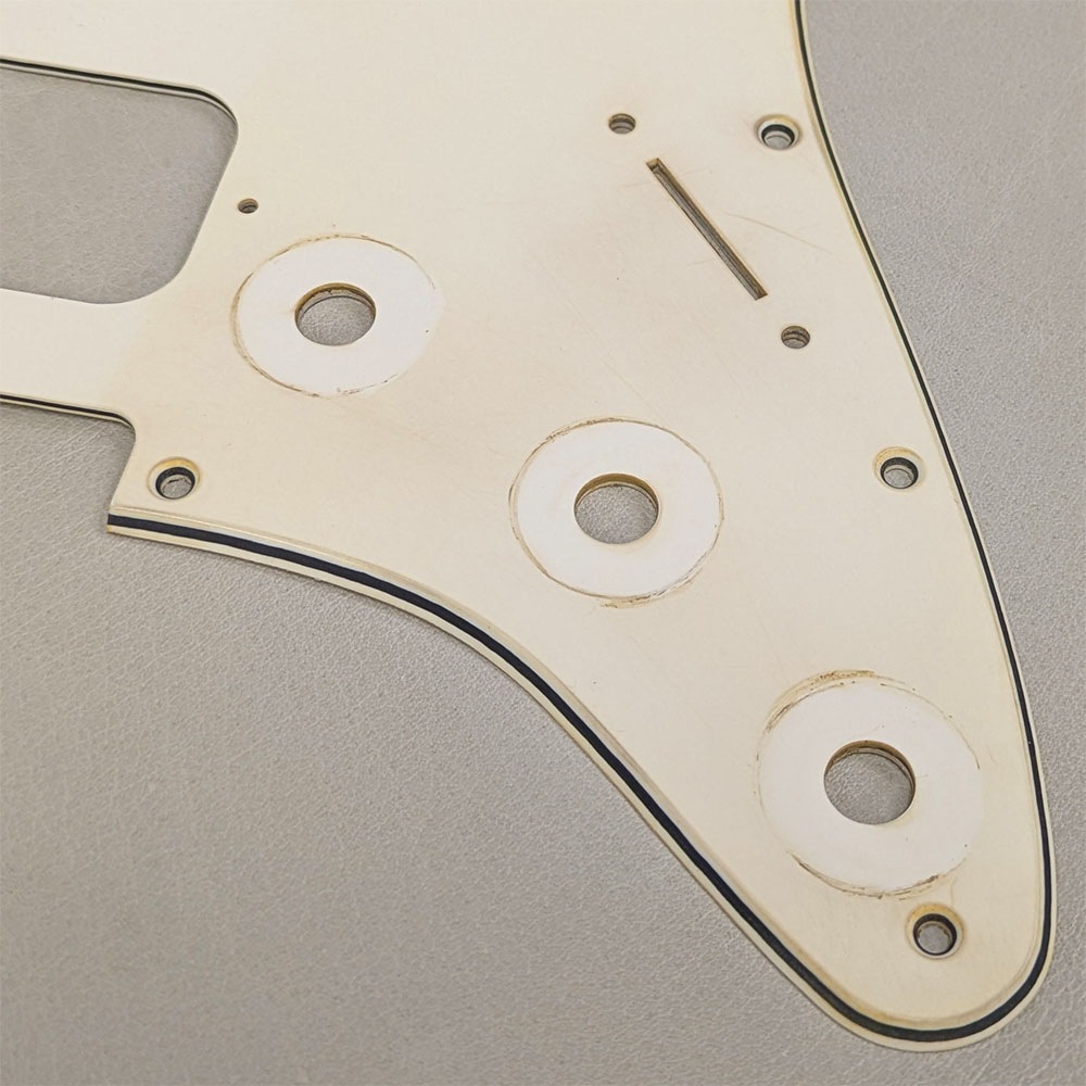【YJB PARTS】 Fat-ST(SSH) ストラト用ピックガード レリックエイジドホワイト3P インチ 【メール便送料無料】
