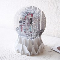 UP WITH PAPER 【クリスマス】 ポップアップ スノーグローブカード （玄関先の雪だるま）