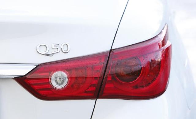 V37 INFINITI エンブレム｜ZCAR ZERO