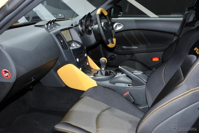 フェアレディZ34 北米仕様 Heritage edition ニーパッド