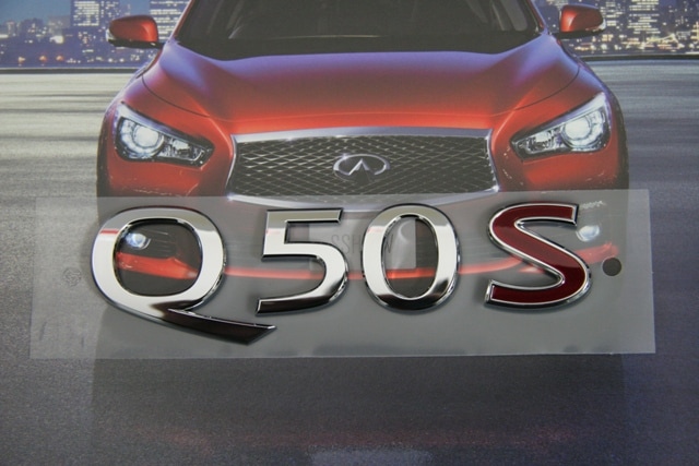 V37スカイライン INFINITI Q50 リアエンブレム Q50S US純正品 新品 インフィニティ 2016-2017 驚きの破格値，新作登場 日産純正 V37スカイライン 後期型 ４００Ｒ