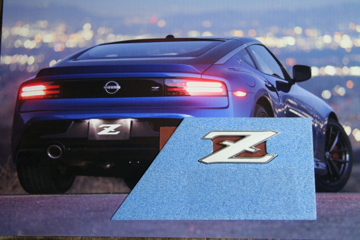 フェアレディRZ34 北米仕様 リアエンブレム nissan 逆