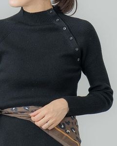 釦アクセントハイネックリブニットプルオーバー|TOPS
