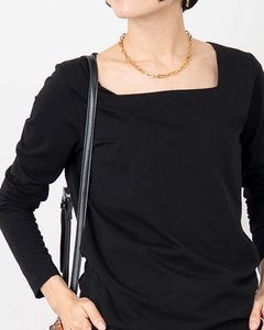 スクエアネックプルオーバー