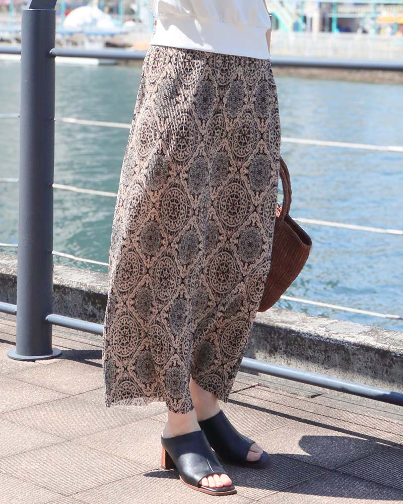 オリエンタル柄プリーツナロースカート