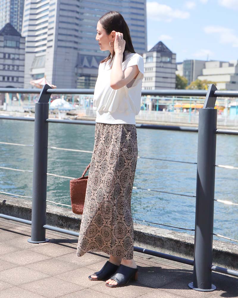 オリエンタル柄プリーツナロースカート