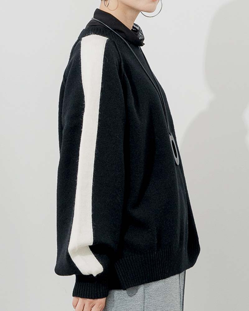 袖ライン配色カシミヤタッチニットプルオーバー