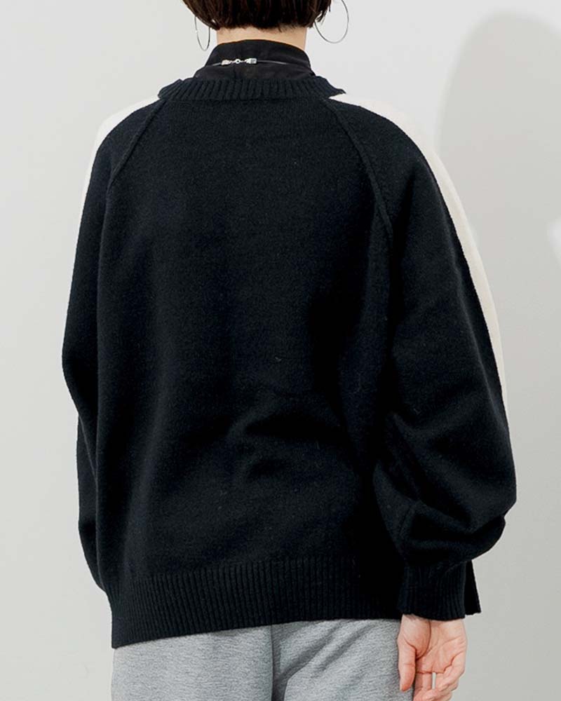 袖ライン配色カシミヤタッチニットプルオーバー