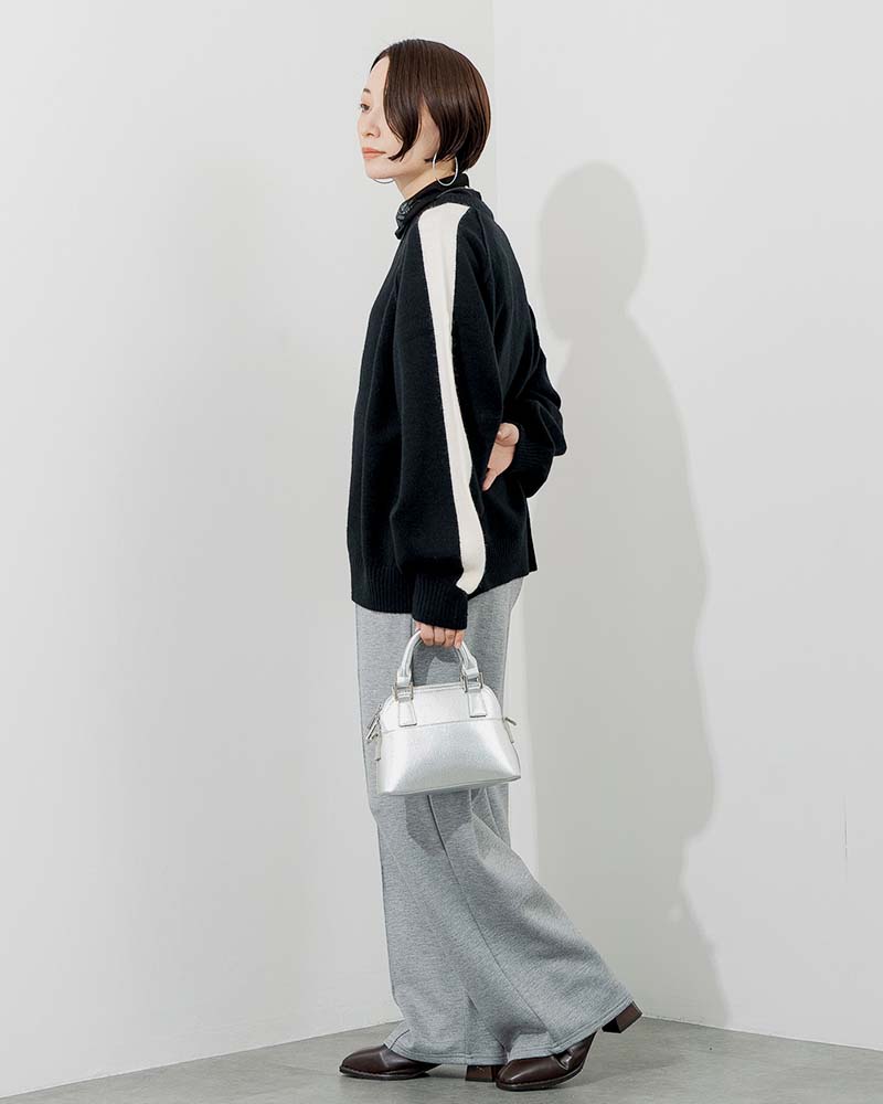 袖ライン配色カシミヤタッチニットプルオーバー