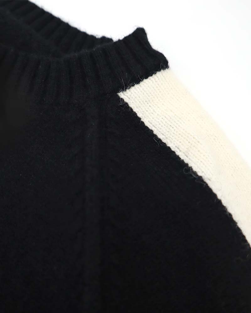 袖ライン配色カシミヤタッチニットプルオーバー