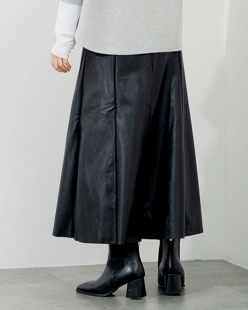 フェイクレザーフレアスカート