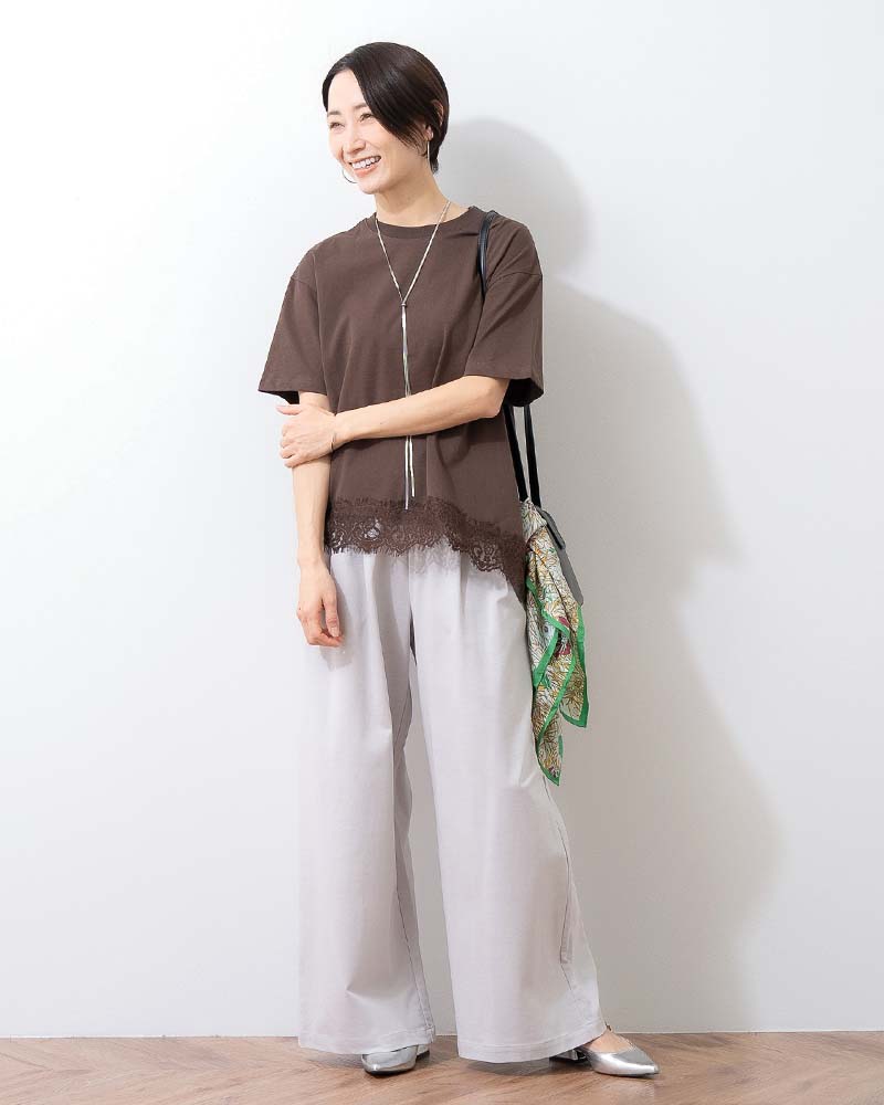 裾レーストリムアシンメトリーTシャツ