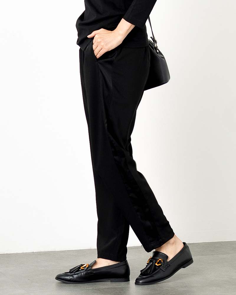 サイドライン切り替えテーパードパンツ