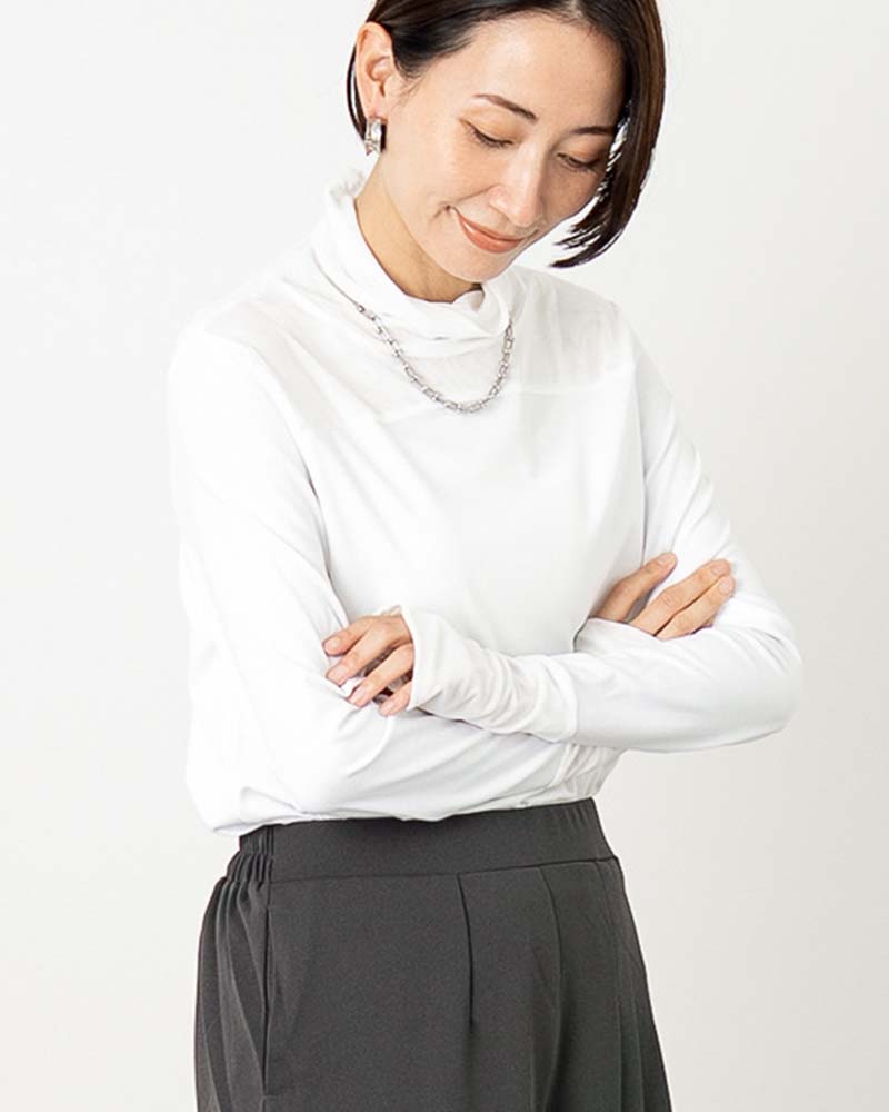 ソフトチュール切り替えハイネックプルオーバー