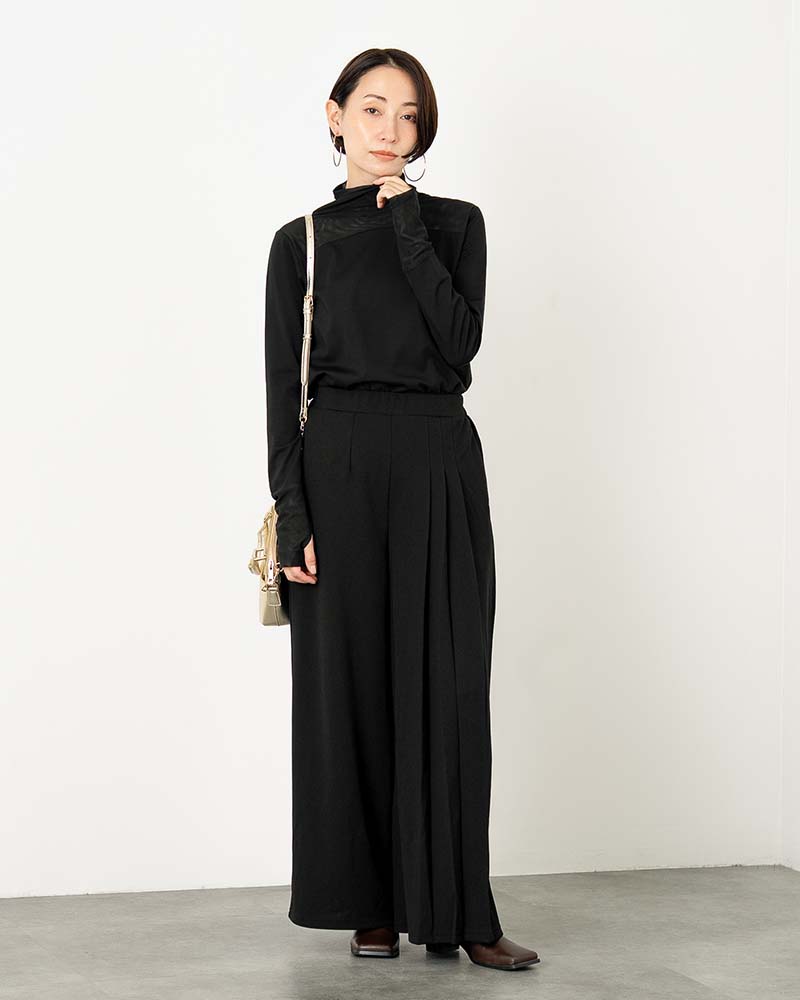 ソフトチュール切り替えハイネックプルオーバー