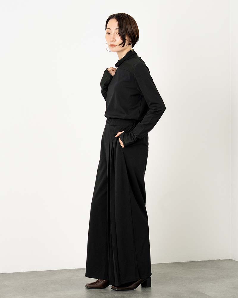 ソフトチュール切り替えハイネックプルオーバー