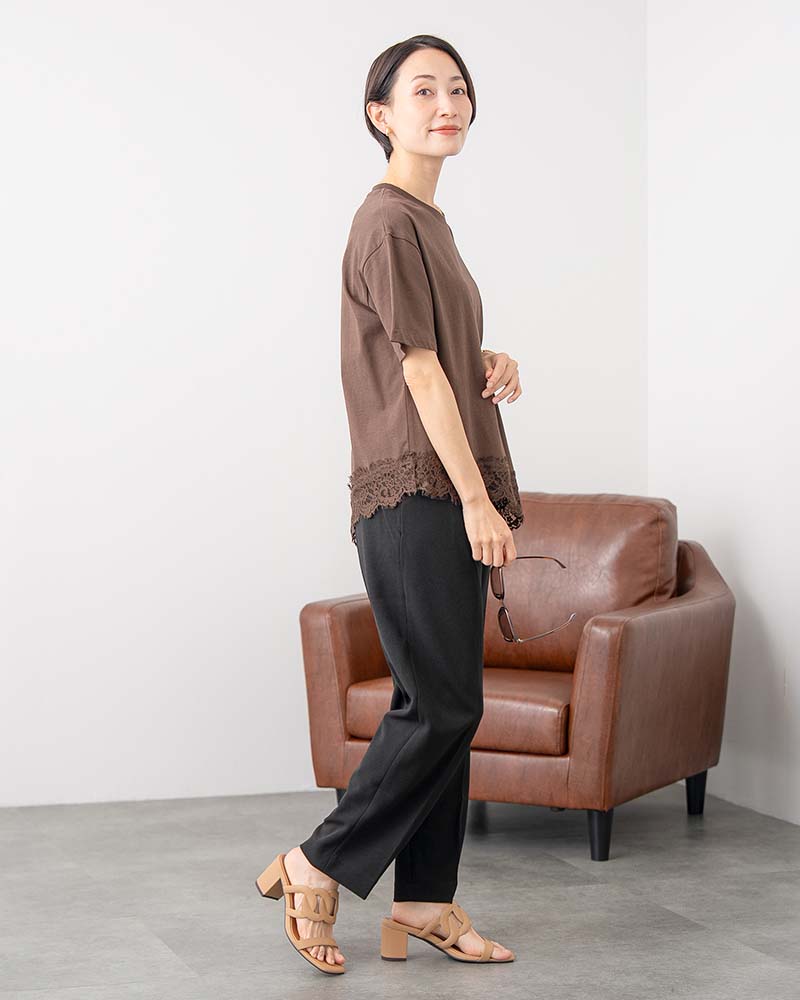タック入りワイドテーパードパンツ